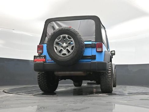 Used 2017 Jeep Wrangler Unlimited Rubicon w/ Connectivity Group image 43