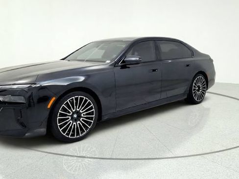 Used 2025 BMW i7 xDrive60 w/ Executive Package RWD image 4