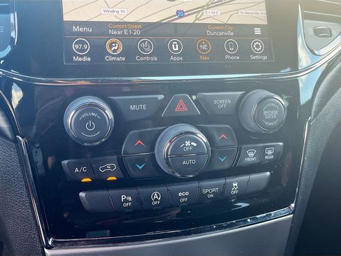 Used 2022 Jeep Grand Cherokee Laredo X image 16