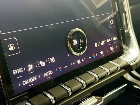 New 2025 GMC Yukon Denali w/ Denali Reserve Package image 15