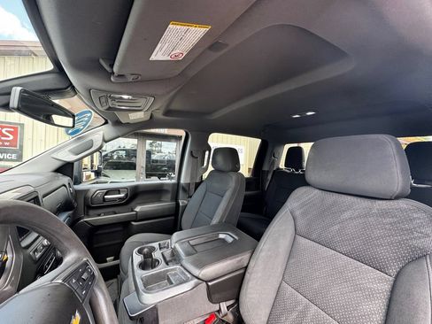 Used 2022 Chevrolet Silverado 2500 Custom w/ Custom Value Package AWD/4WD image 3