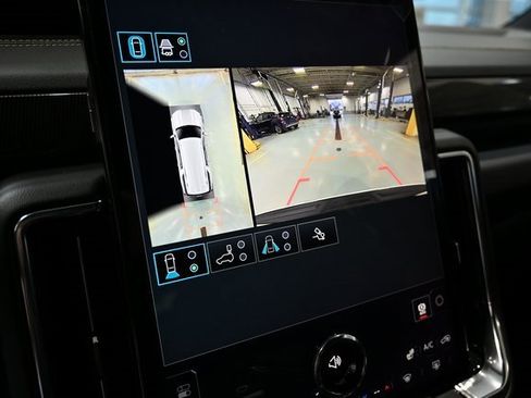 New 2026 GMC Yukon XL Elevation image 17