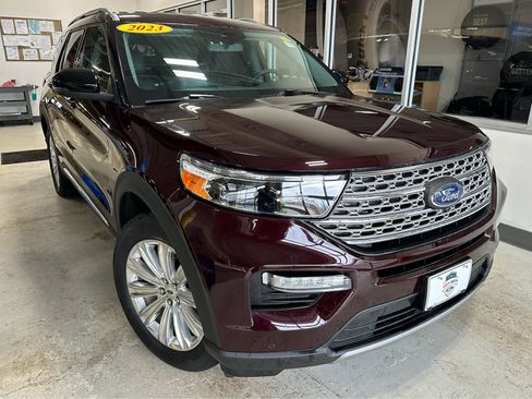 Used 2023 Ford Explorer Limited w/ Equipment Group 301A image 2