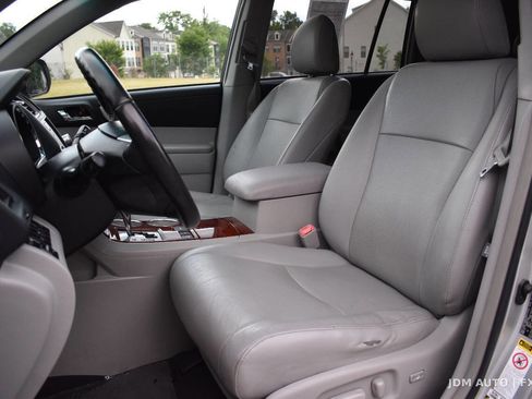 Used 2012 Toyota Highlander Limited w/ Tow Pkg AWD/4WD image 10