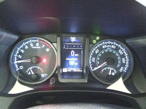 Used 2019 Toyota Tacoma TRD Pro AWD/4WD image 9