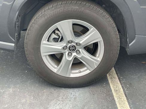 Used 2024 Toyota Highlander LE image 13