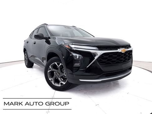 Used 2025 Chevrolet Trax LT w/ LT Convenience Package FWD image 1