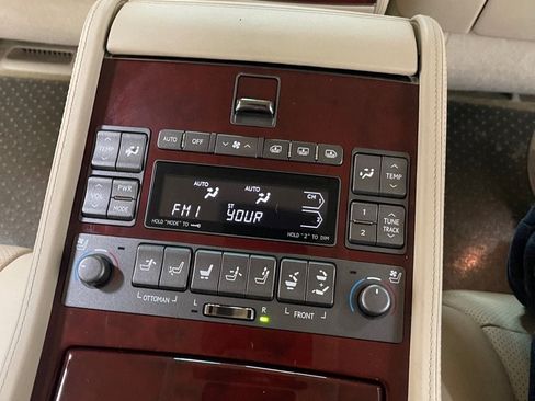 Used 2009 Lexus LS 460 L w/ Executive Class Seating Pkg RWD image 26