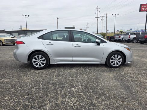 Used 2023 Toyota Corolla LE image 8