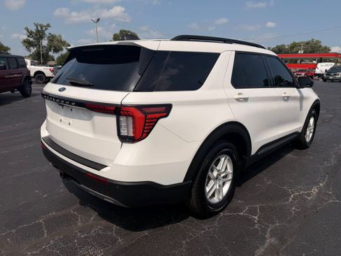 Used 2025 Ford Explorer Active w/ Active Comfort Package RWD image 9