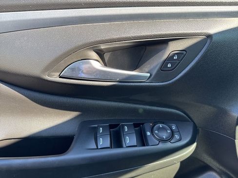 Certified 2025 Buick Envista Sport Touring FWD image 19