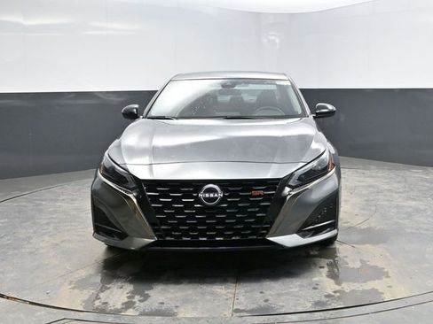 Used 2025 Nissan Altima 2.5 SR FWD image 2