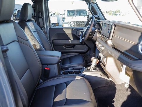 New 2026 Jeep Gladiator Sport image 17