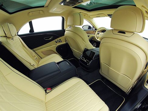 Certified 2022 Bentley Flying Spur V8 image 22