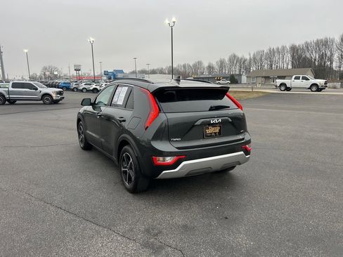 Used 2023 Kia Niro EX image 6