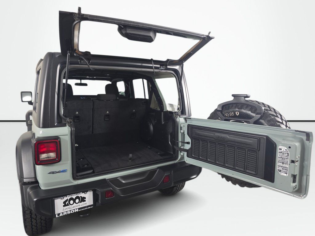 Used 2023 Jeep Wrangler Unlimited AWD/4WD image 23