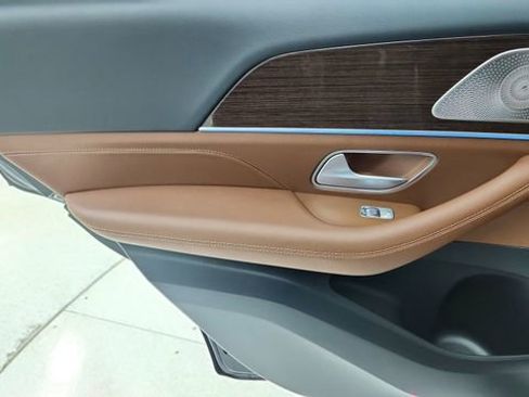 Used 2025 Mercedes-Benz GLE 450e 4MATIC image 32