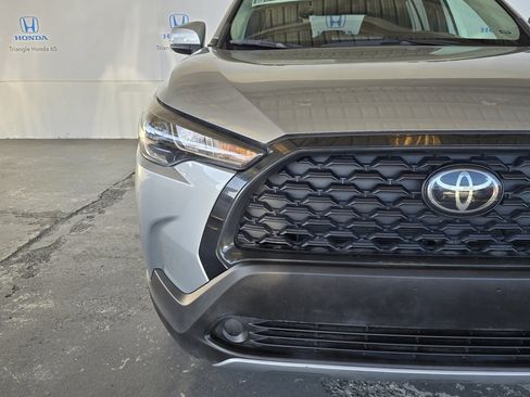 Used 2023 Toyota Corolla Cross LE image 32