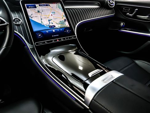 Used 2025 Mercedes-Benz GLC 300 image 6