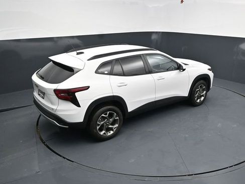 Used 2025 Chevrolet Trax LT image 41