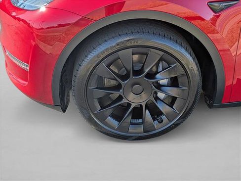 Used 2022 Tesla Model Y Long Range image 23