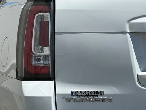 Used 2017 GMC Yukon SLT image 31