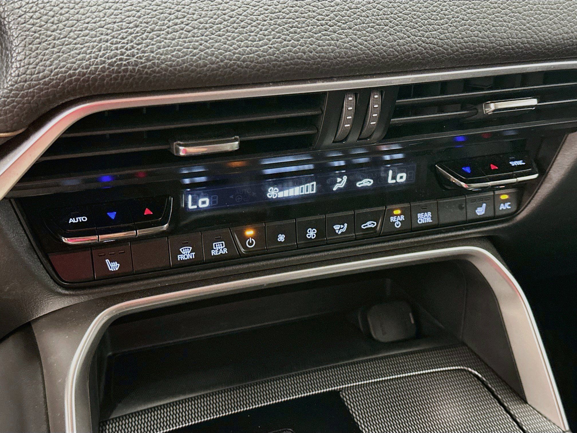 Used 2024 MAZDA CX-90 Plug-In Hybrid w/ Preferred AWD/4WD image 24