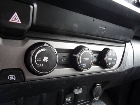 Used 2022 Toyota Tacoma SR w/ SR Convenience Package RWD image 8