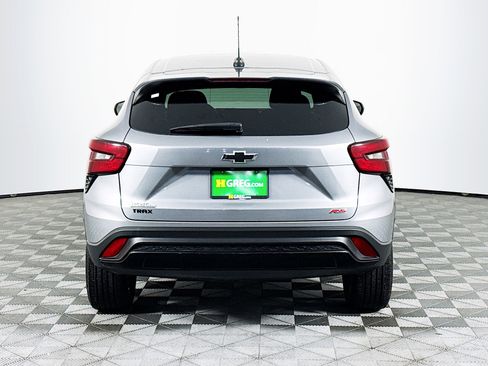 Used 2024 Chevrolet Trax RS w/ Sunroof Package FWD image 8