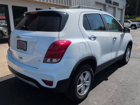Used 2020 Chevrolet Trax LT w/ LT Convenience Package AWD/4WD image 8