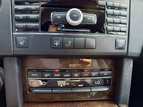 Used 2010 Mercedes-Benz E 350 4MATIC Sedan image 16