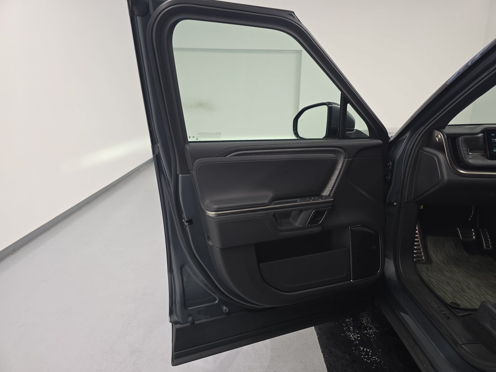 Used 2022 Rivian R1S Launch Edition Quad AWD/4WD image 16