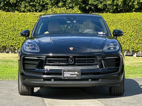 Certified 2025 Porsche Macan AWD/4WD image 11