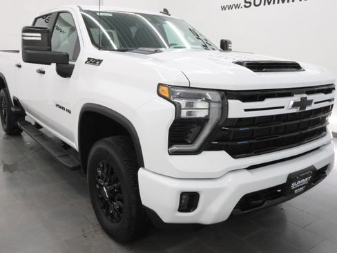 Used 2024 Chevrolet Silverado 2500 LT w/ Z71 Sport Edition image 2