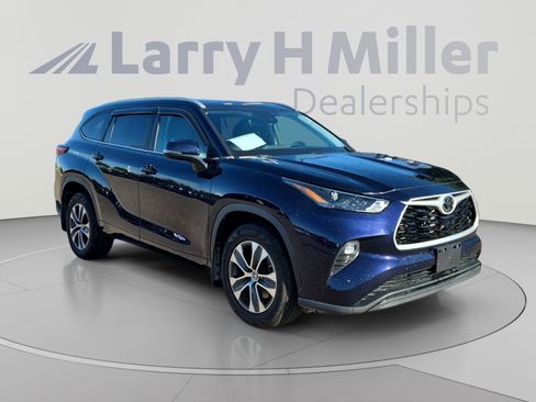 Used 2023 Toyota Highlander XLE AWD/4WD image 7