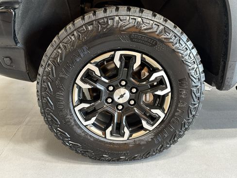 Used 2024 Chevrolet Silverado 1500 ZR2 w/ Technology Package AWD/4WD image 9