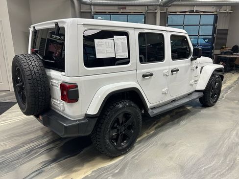 Used 2018 Jeep Wrangler Unlimited Sahara AWD/4WD image 28
