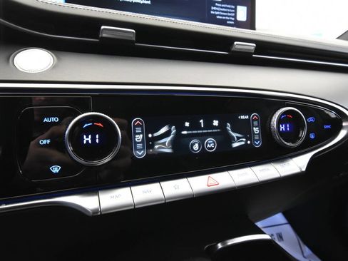 Used 2023 Genesis GV70 2.5T w/ Sport Prestige Package image 21