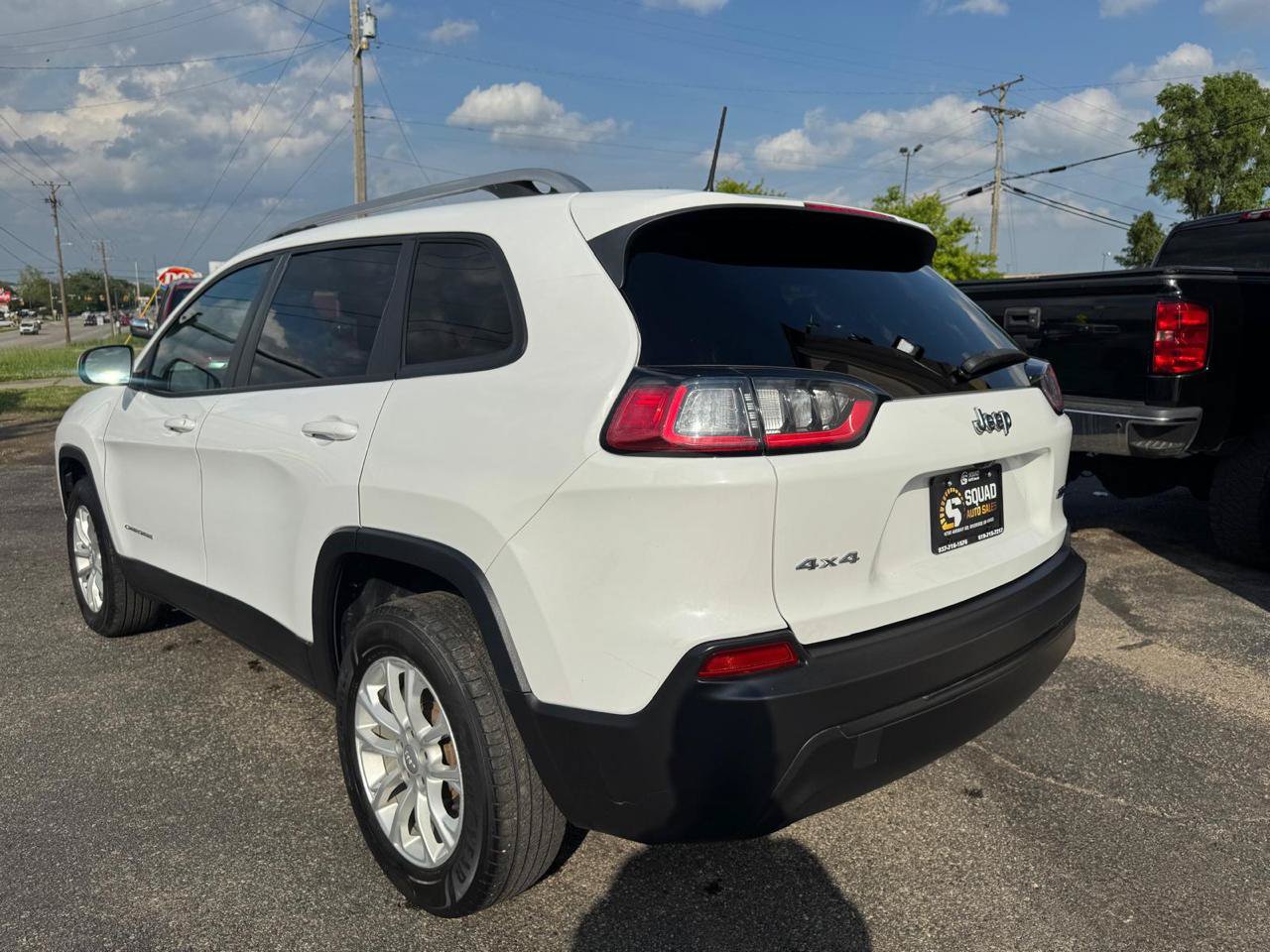 Used 2021 Jeep Cherokee Latitude AWD/4WD image 3
