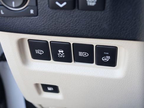 Used 2023 Lexus GX 460 Premium w/ Accessory Package AWD/4WD image 16