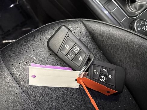 Used 2023 Volkswagen Tiguan SE image 25