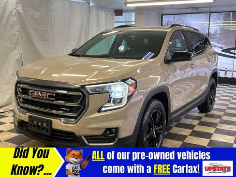 Used 2022 GMC Terrain AT4 image 2