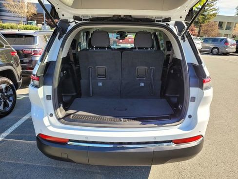 Used 2023 Jeep Grand Cherokee L Laredo image 18