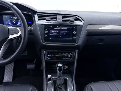 Used 2023 Volkswagen Tiguan SE AWD/4WD image 6