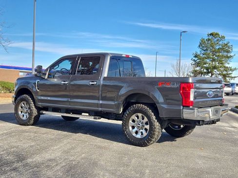 Used 2019 Ford F250 Lariat w/ Chrome Package image 13