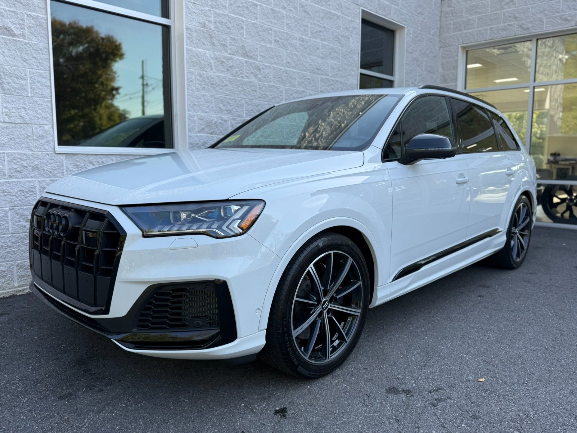 Used 2020 Audi SQ7 Prestige w/ Prestige Package AWD/4WD image 3