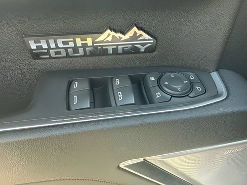 Used 2023 Chevrolet Silverado 1500 High Country w/ Technology Package AWD/4WD image 27