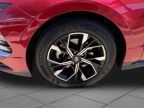 Used 2025 Hyundai Sonata SEL FWD image 11