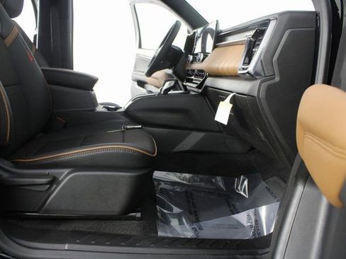 New 2026 GMC Canyon AT4 w/ Off-Road Front Bumper Package image 19