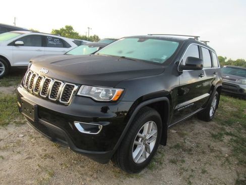 Used 2017 Jeep Grand Cherokee Laredo w/ Quick Order Package 23E AWD/4WD image 3